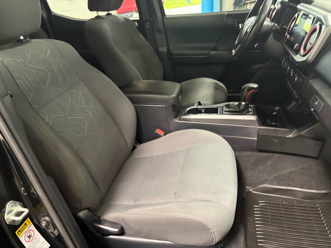 Toyota Tacoma 4WD Double Cab V6 AT TRD Off Road (Natl) 2017