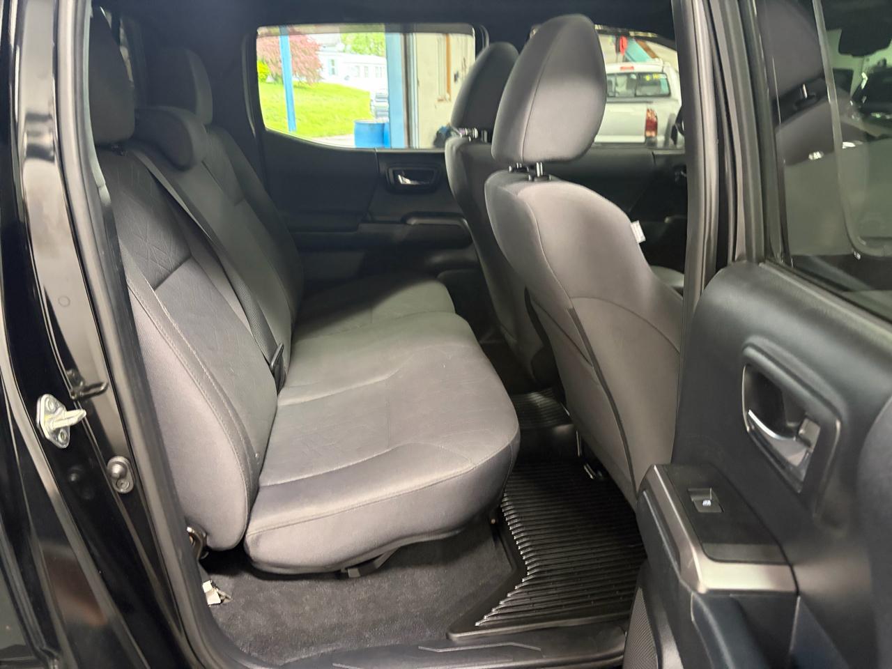 Toyota Tacoma 4WD Double Cab V6 AT TRD Off Road (Natl) 2017