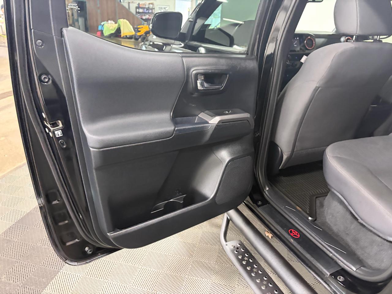 Toyota Tacoma 4WD Double Cab V6 AT TRD Off Road (Natl) 2017