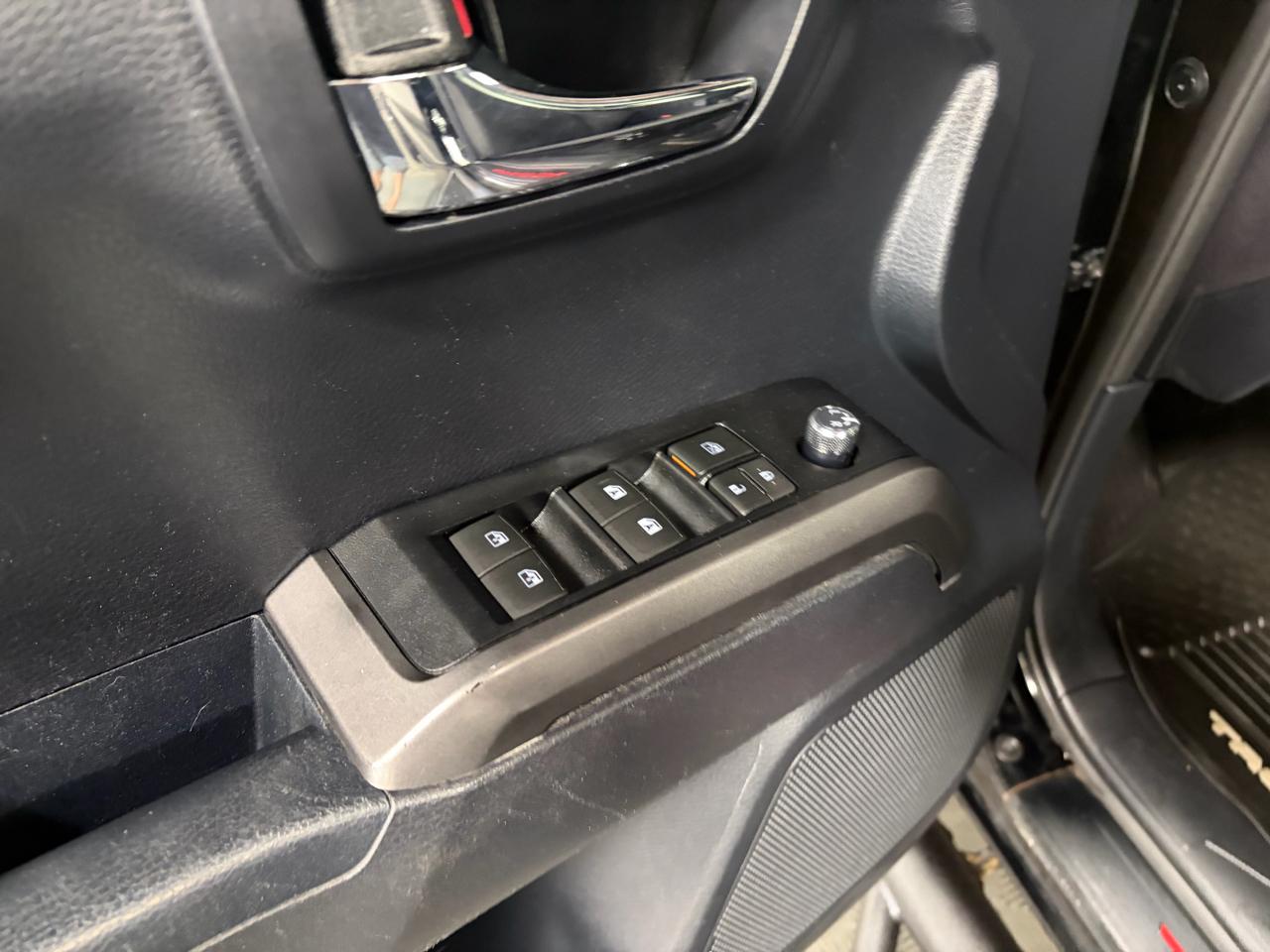 Toyota Tacoma 4WD Double Cab V6 AT TRD Off Road (Natl) 2017