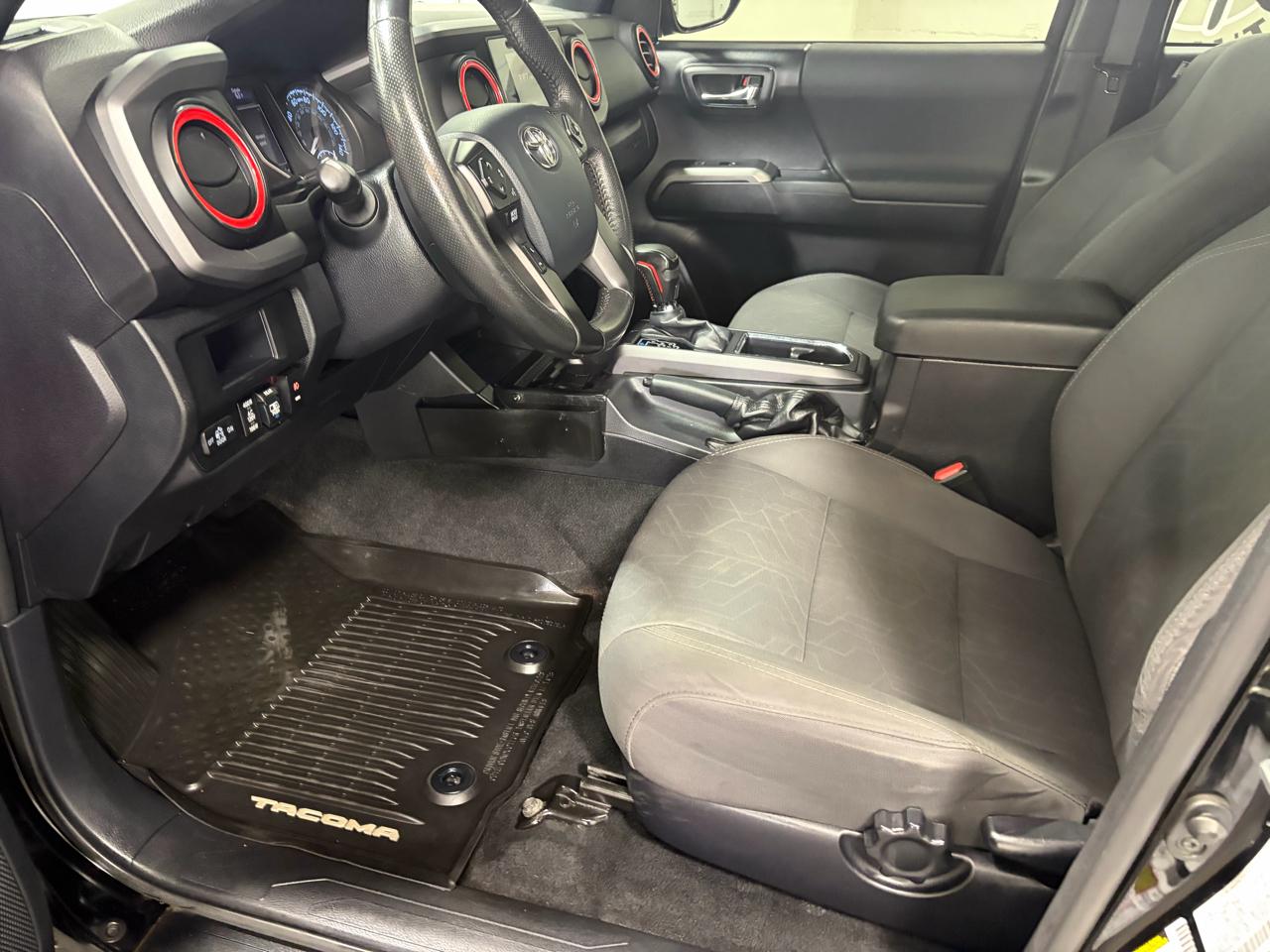 Toyota Tacoma 4WD Double Cab V6 AT TRD Off Road (Natl) 2017
