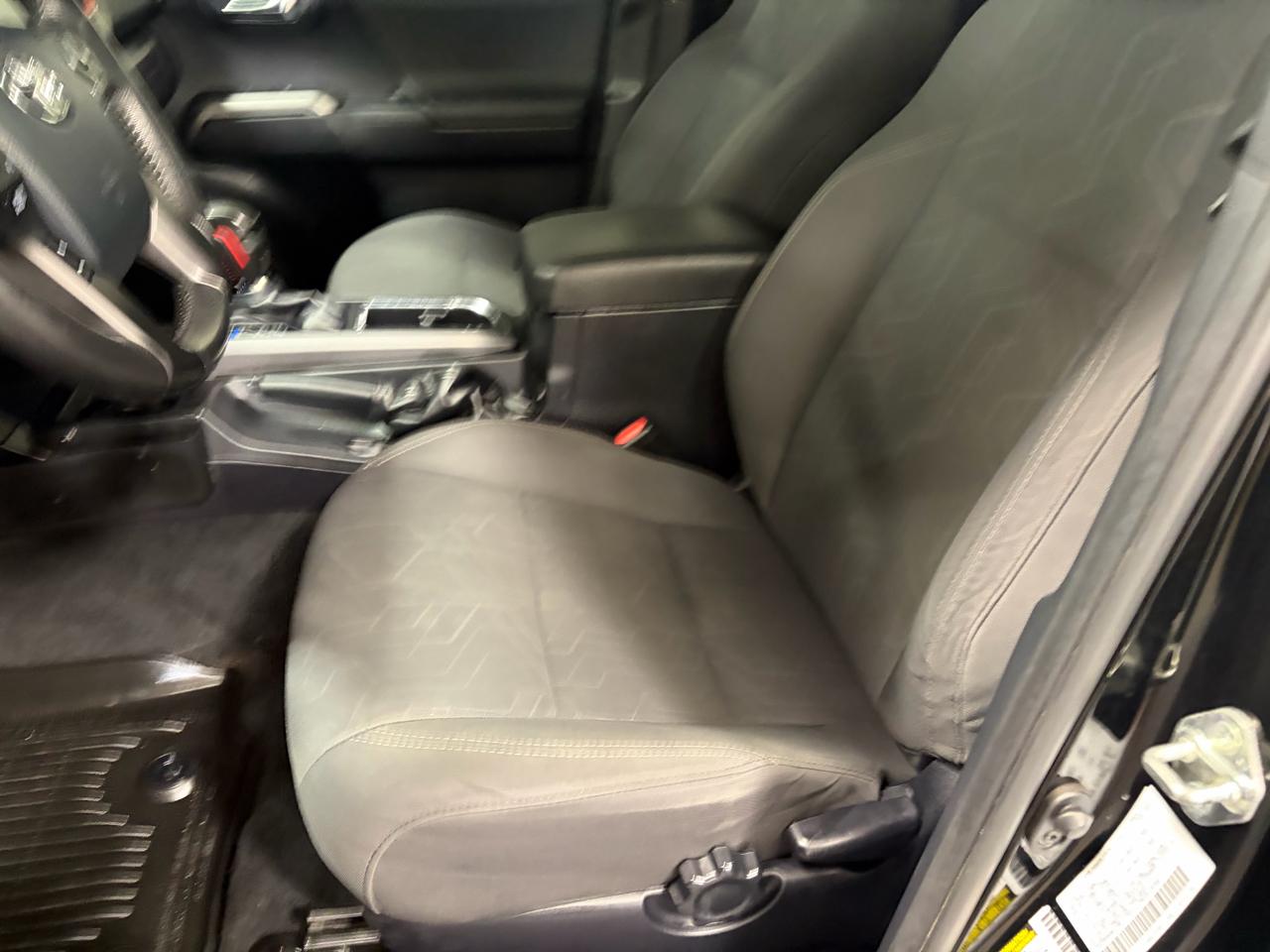 Toyota Tacoma 4WD Double Cab V6 AT TRD Off Road (Natl) 2017
