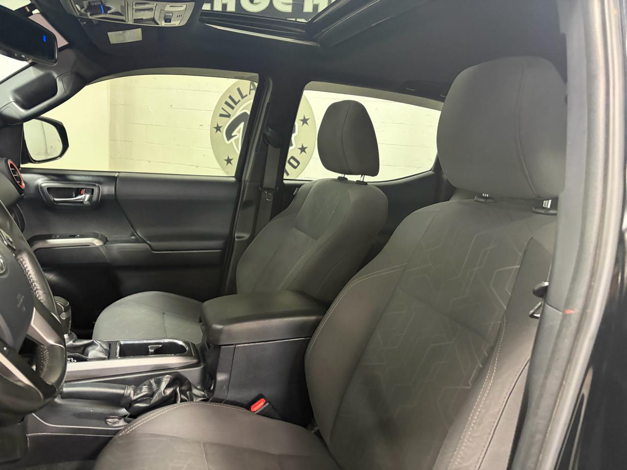Toyota Tacoma 4WD Double Cab V6 AT TRD Off Road (Natl) 2017