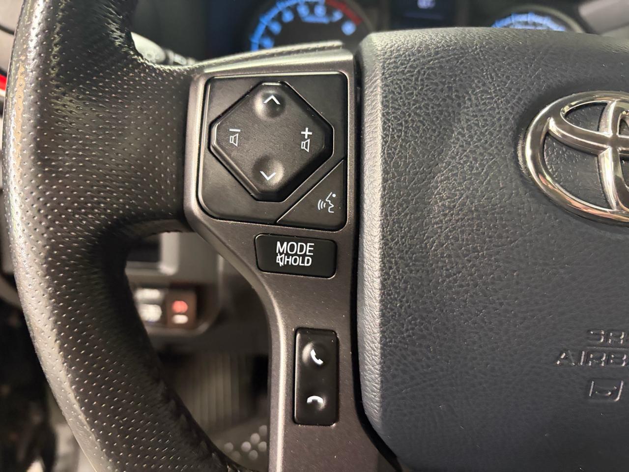 Toyota Tacoma 4WD Double Cab V6 AT TRD Off Road (Natl) 2017
