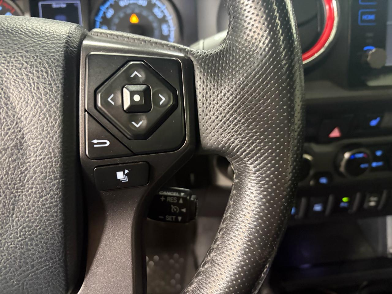 Toyota Tacoma 4WD Double Cab V6 AT TRD Off Road (Natl) 2017