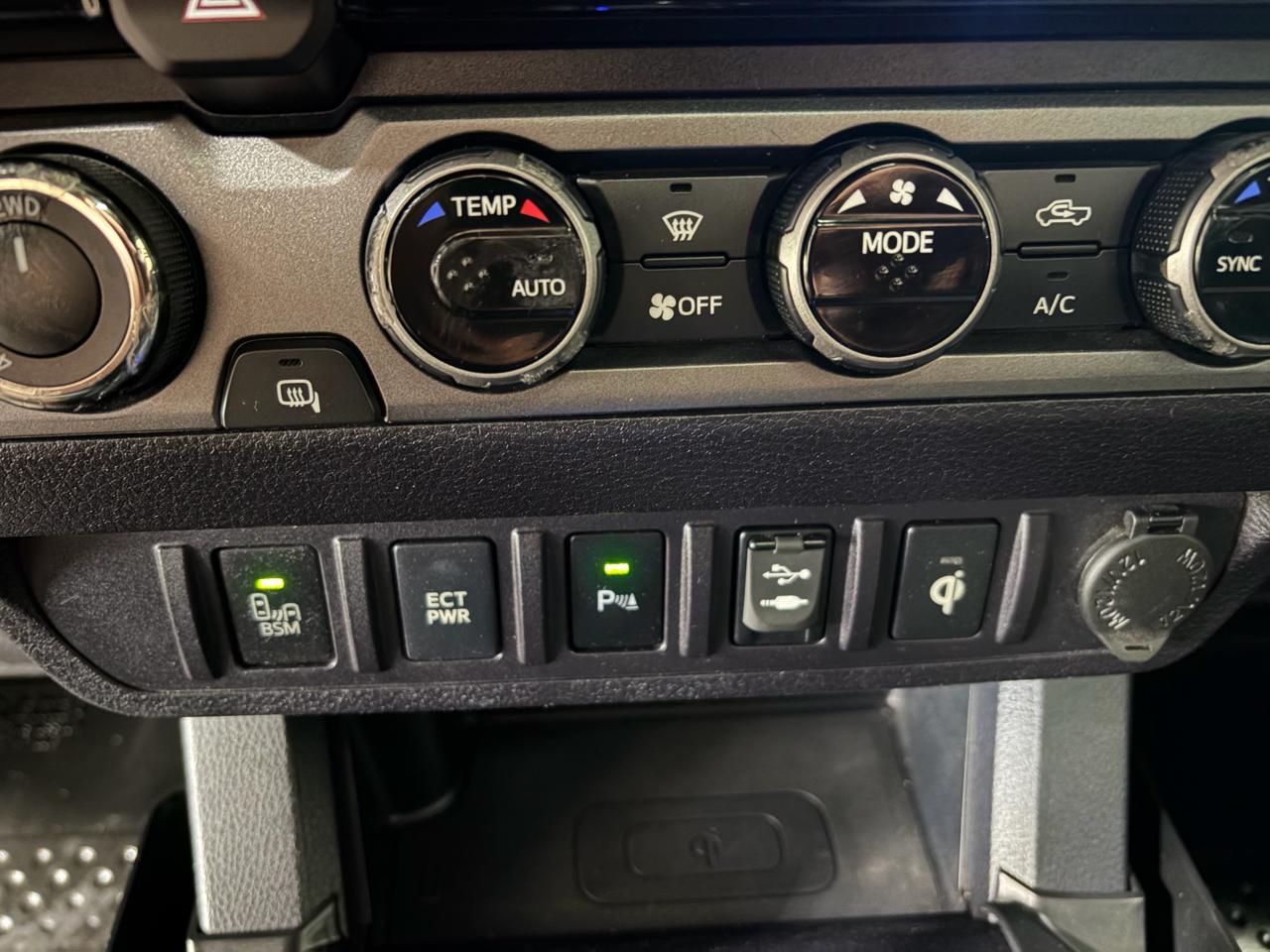 Toyota Tacoma 4WD Double Cab V6 AT TRD Off Road (Natl) 2017