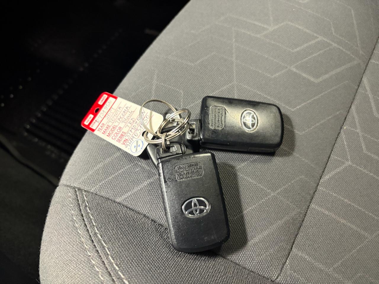 Toyota Tacoma 4WD Double Cab V6 AT TRD Off Road (Natl) 2017