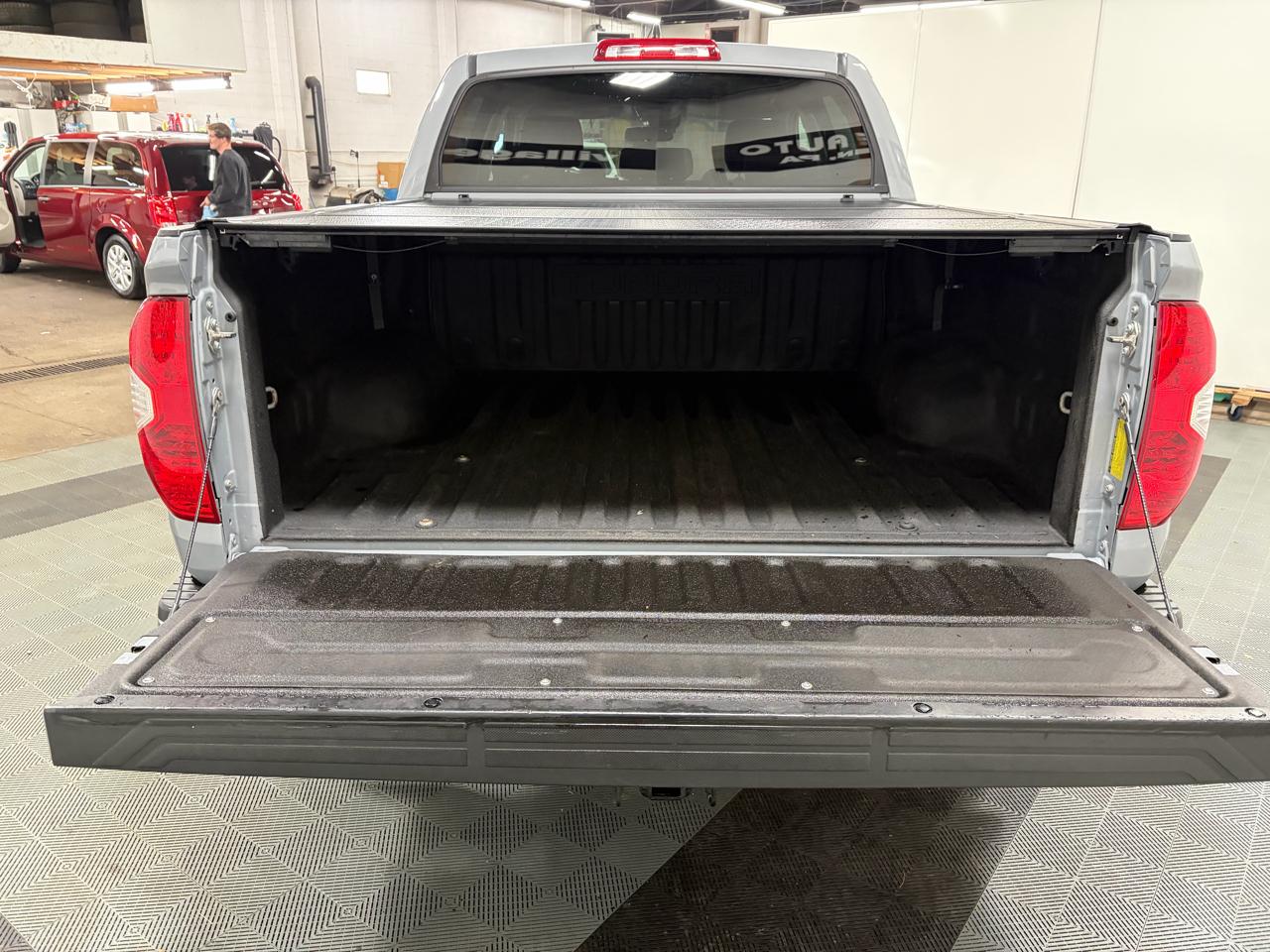 Toyota Tundra SR5 5.7L V8 CrewMax 4WD 2020