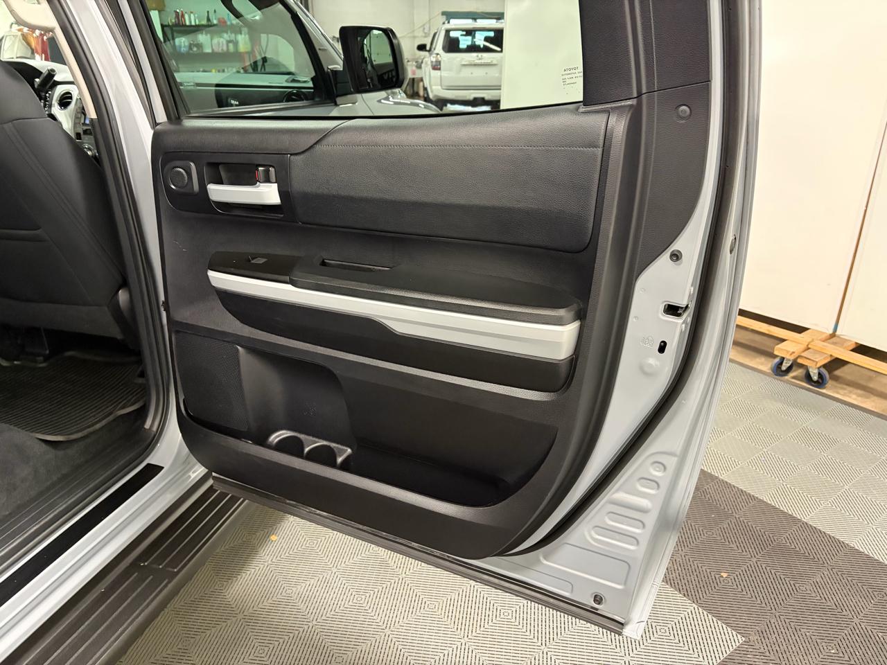 Toyota Tundra SR5 5.7L V8 CrewMax 4WD 2020
