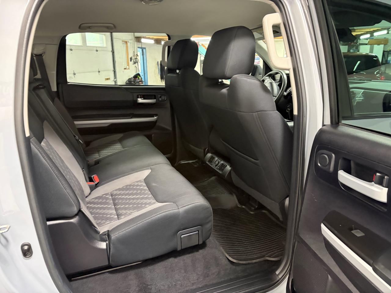 Toyota Tundra SR5 5.7L V8 CrewMax 4WD 2020