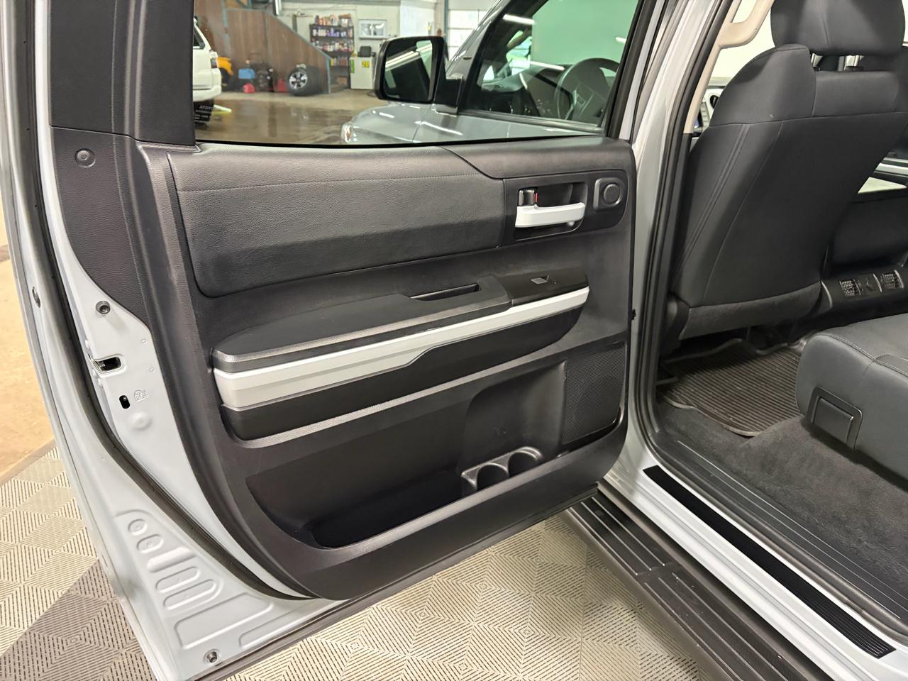 Toyota Tundra SR5 5.7L V8 CrewMax 4WD 2020