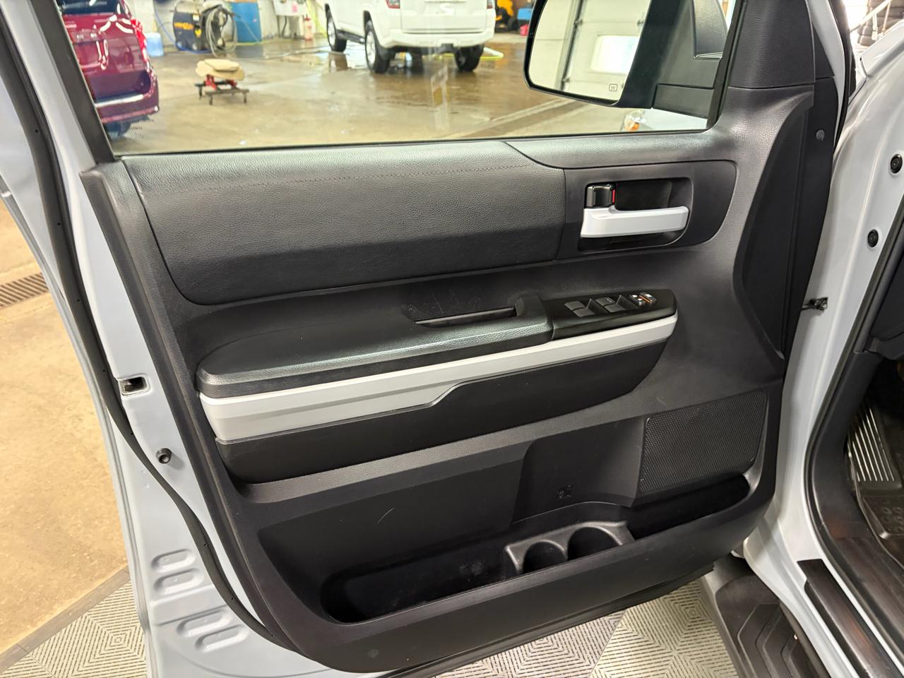 Toyota Tundra SR5 5.7L V8 CrewMax 4WD 2020