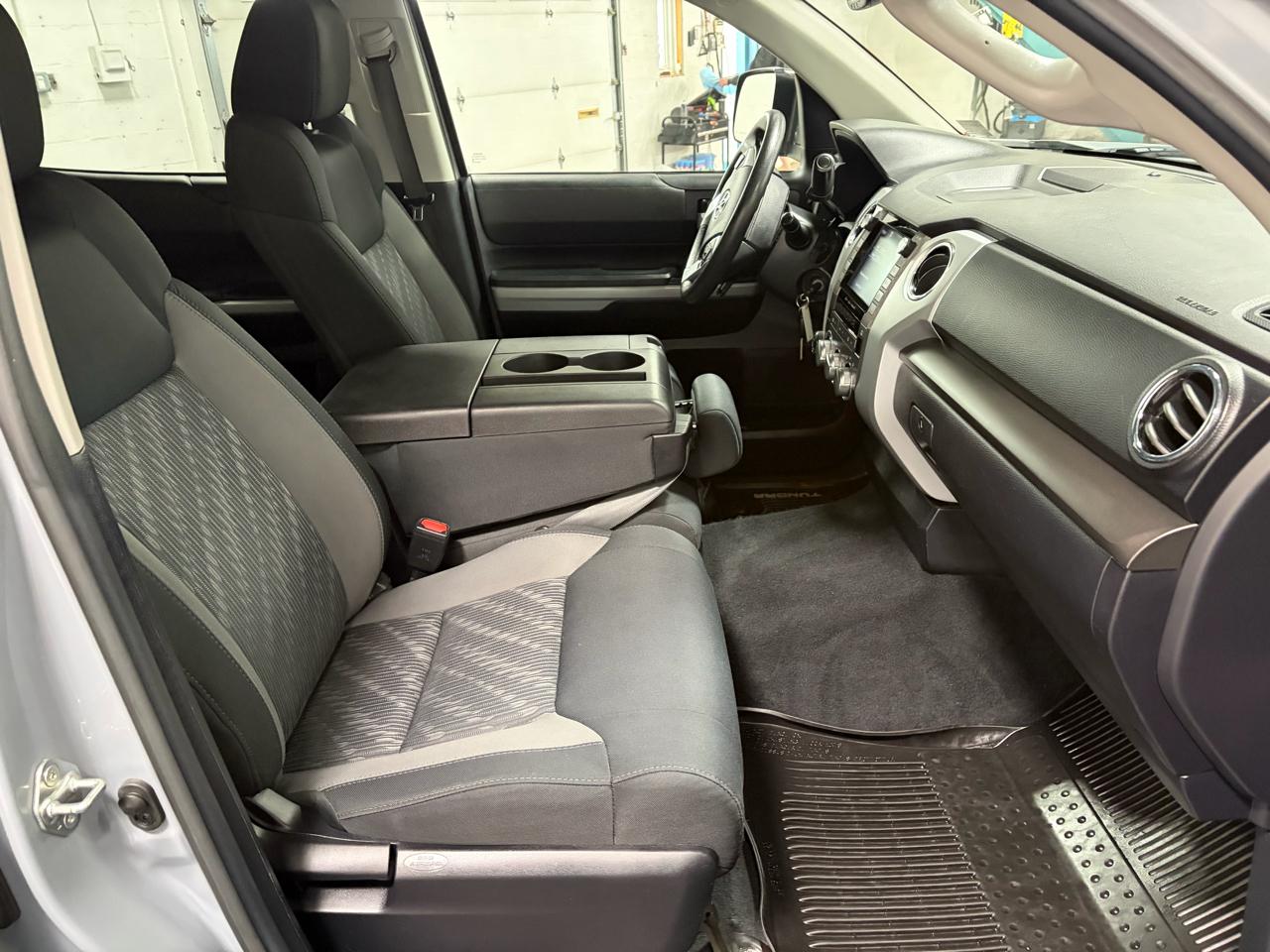 Toyota Tundra SR5 5.7L V8 CrewMax 4WD 2020