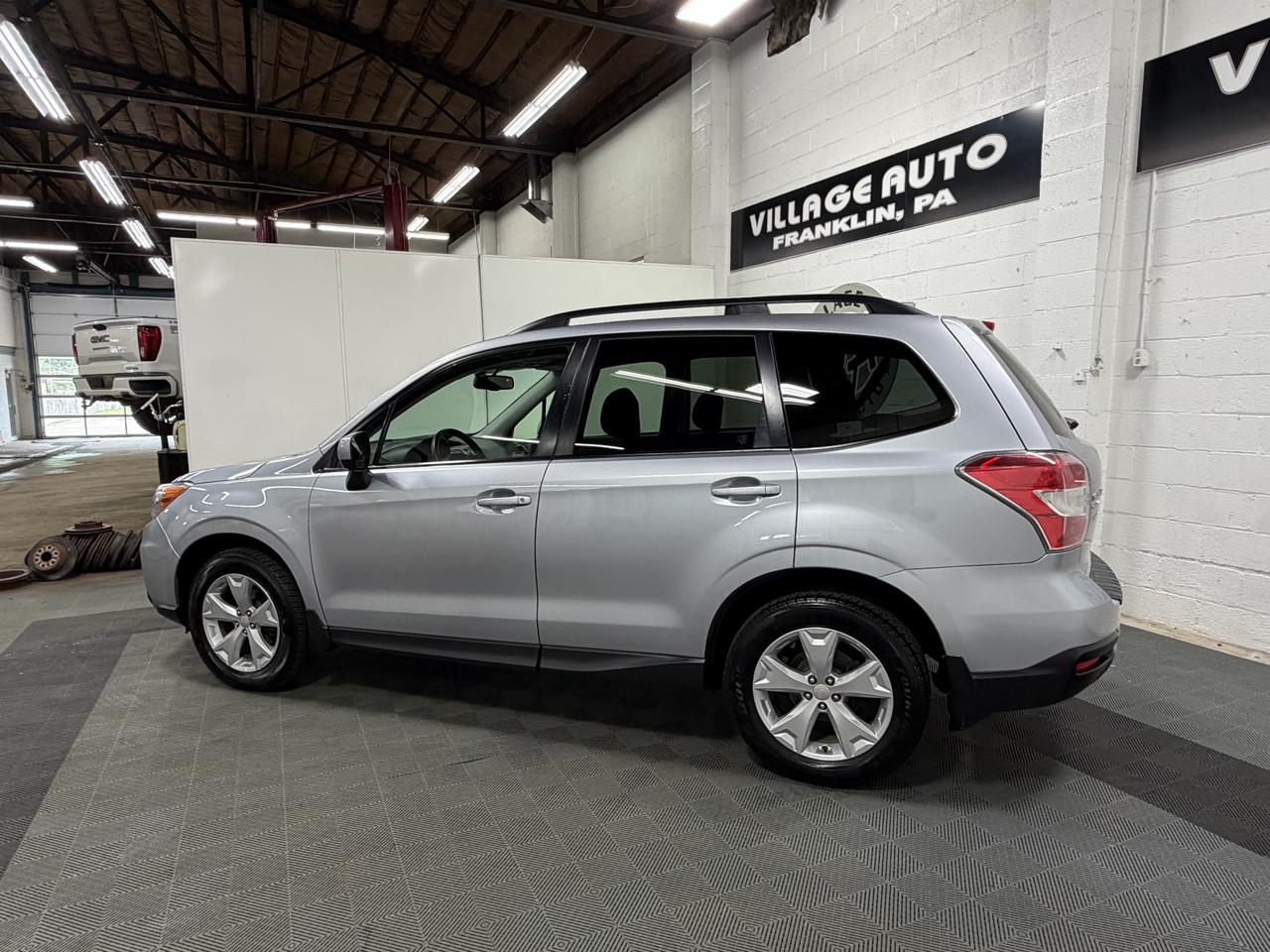 Subaru Forester 2.5i Premium PZEV CVT 2016