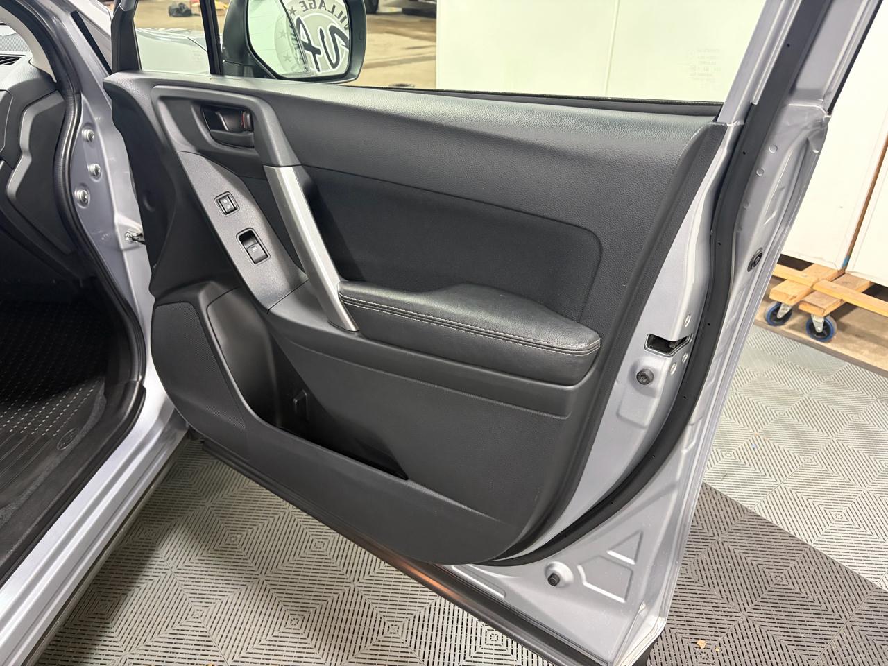 Subaru Forester 2.5i Premium PZEV CVT 2016