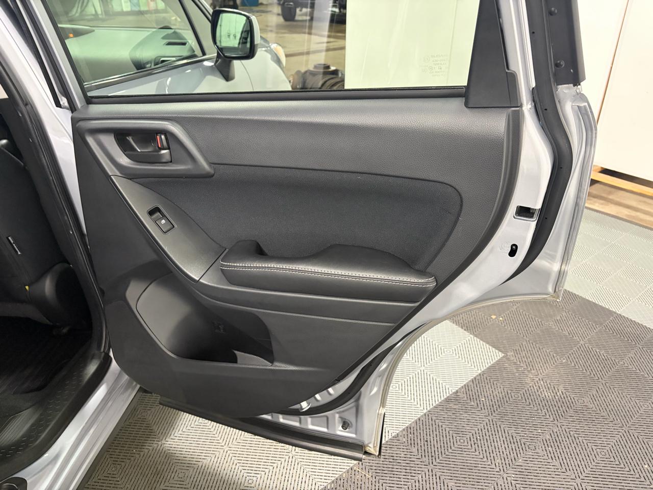 Subaru Forester 2.5i Premium PZEV CVT 2016