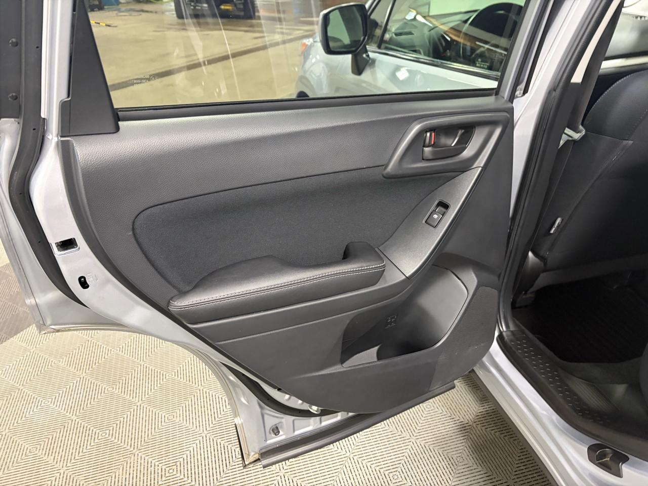 Subaru Forester 2.5i Premium PZEV CVT 2016