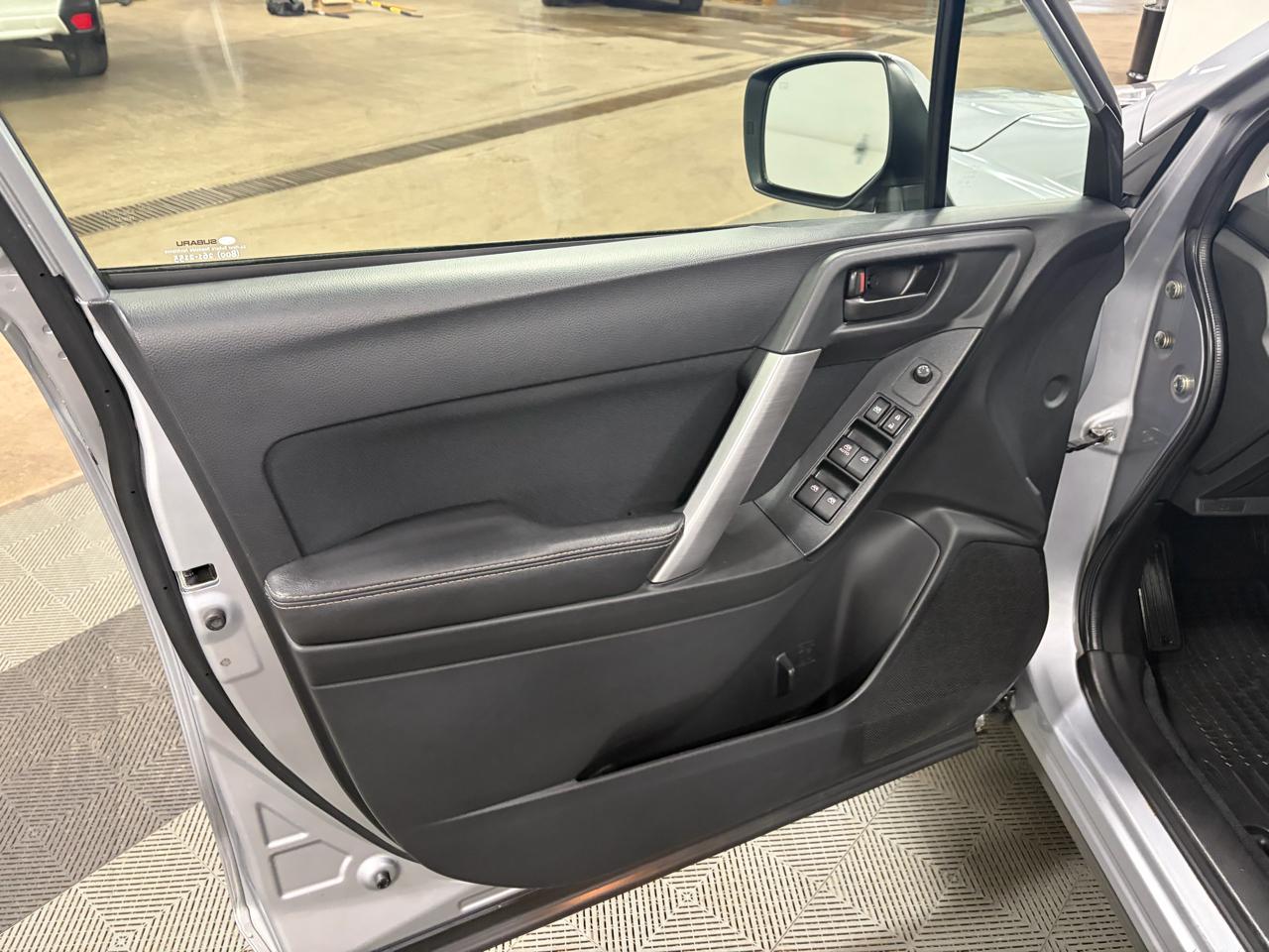 Subaru Forester 2.5i Premium PZEV CVT 2016