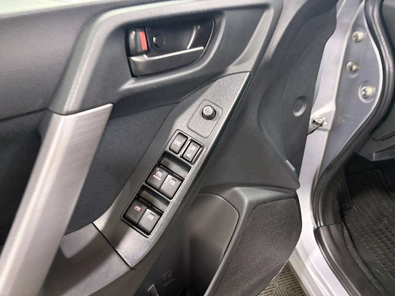 Subaru Forester 2.5i Premium PZEV CVT 2016
