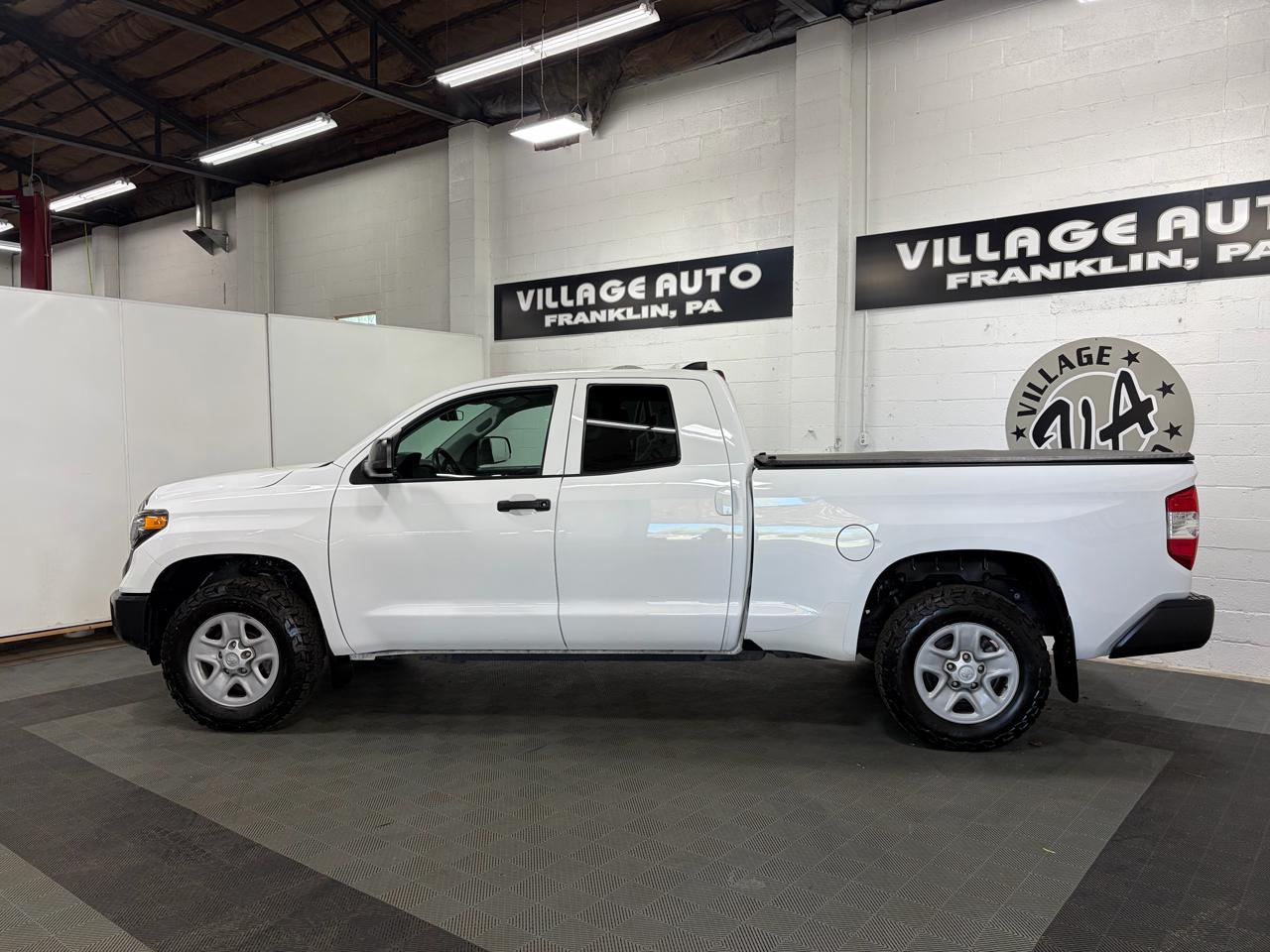 Toyota Tundra Tundra-Grade 5.7L 4WD 2021