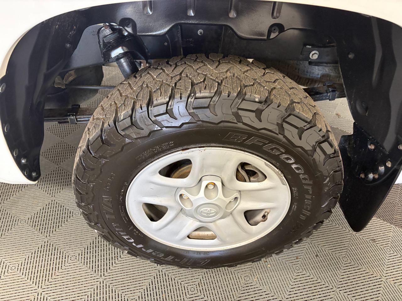 Toyota Tundra Tundra-Grade 5.7L 4WD 2021