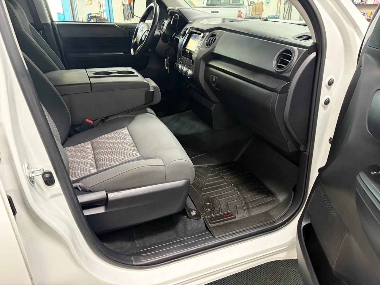 Toyota Tundra Tundra-Grade 5.7L 4WD 2021