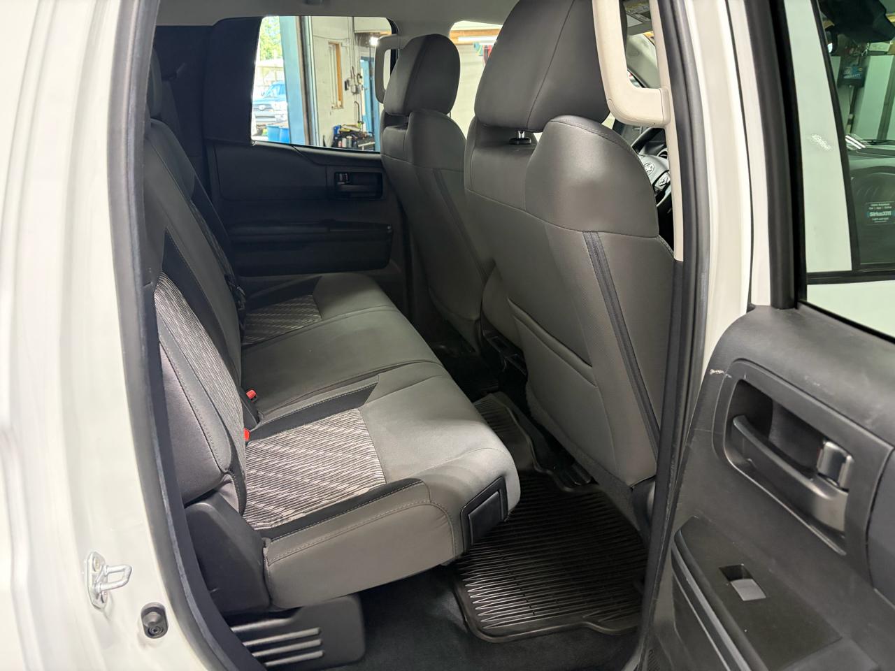 Toyota Tundra Tundra-Grade 5.7L 4WD 2021