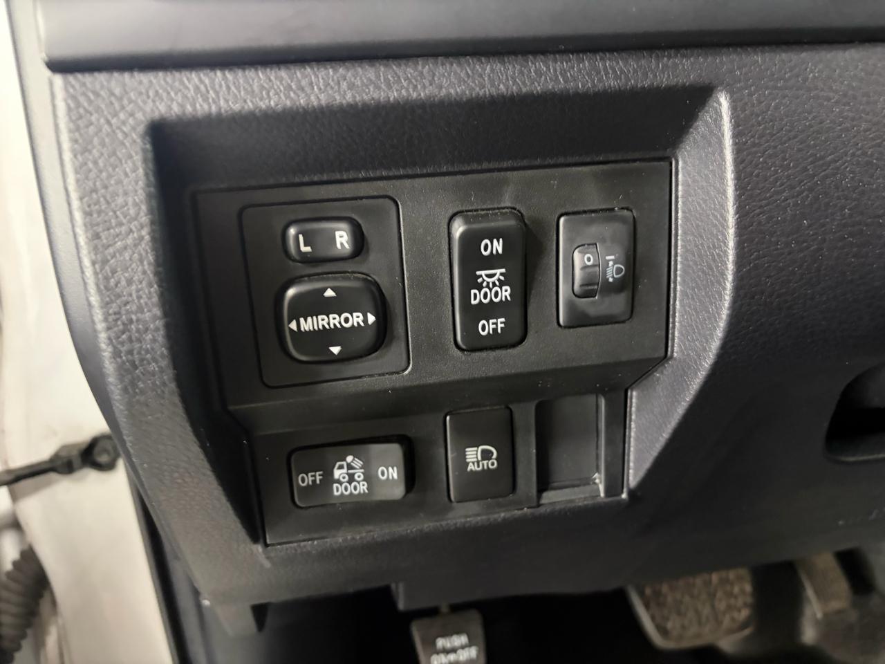 Toyota Tundra Tundra-Grade 5.7L 4WD 2021