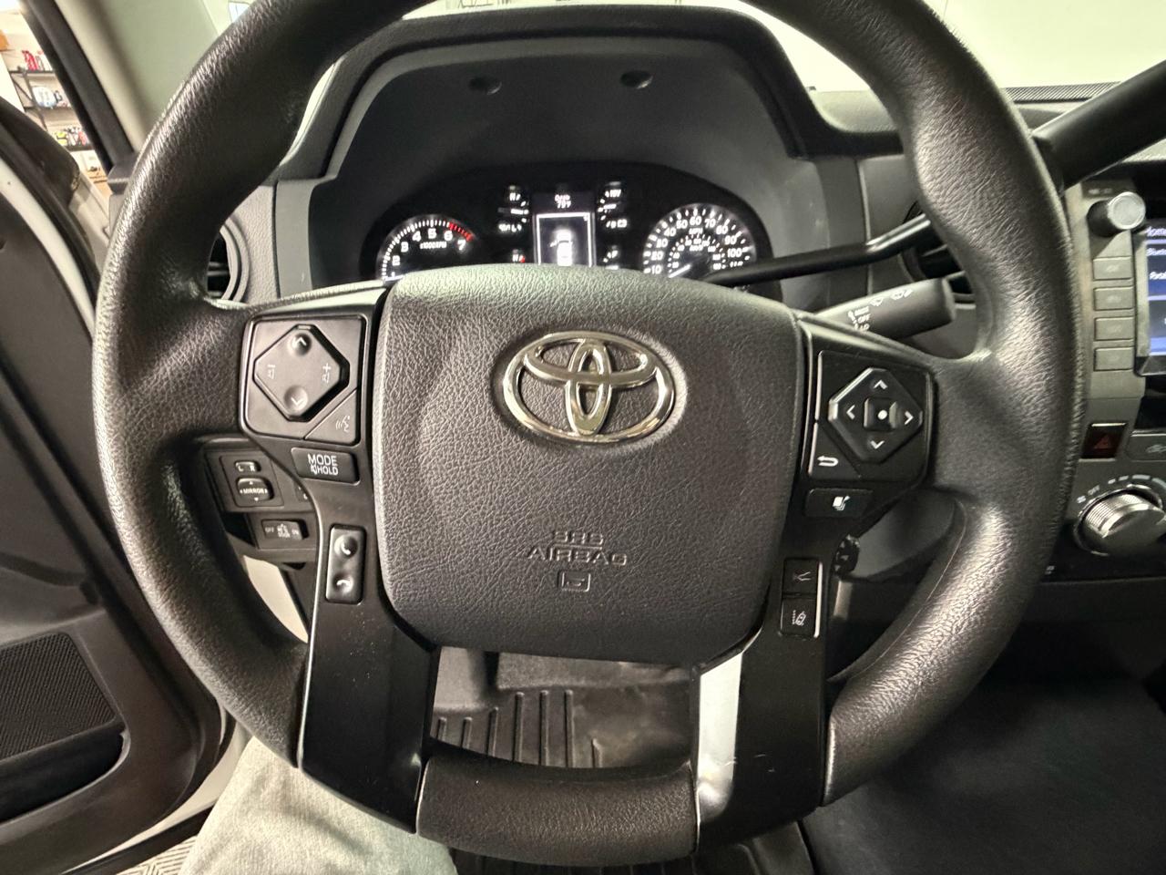 Toyota Tundra Tundra-Grade 5.7L 4WD 2021
