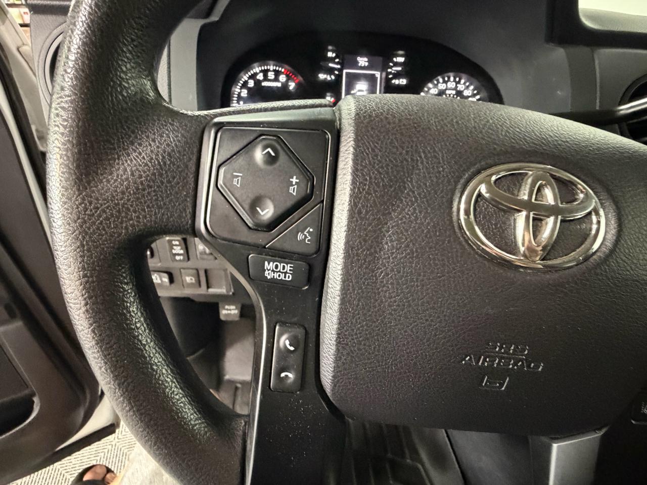 Toyota Tundra Tundra-Grade 5.7L 4WD 2021