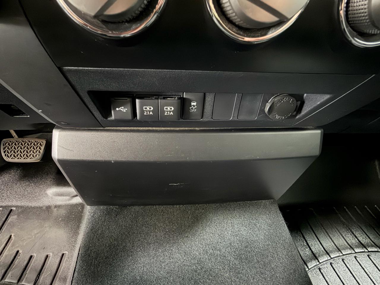 Toyota Tundra Tundra-Grade 5.7L 4WD 2021