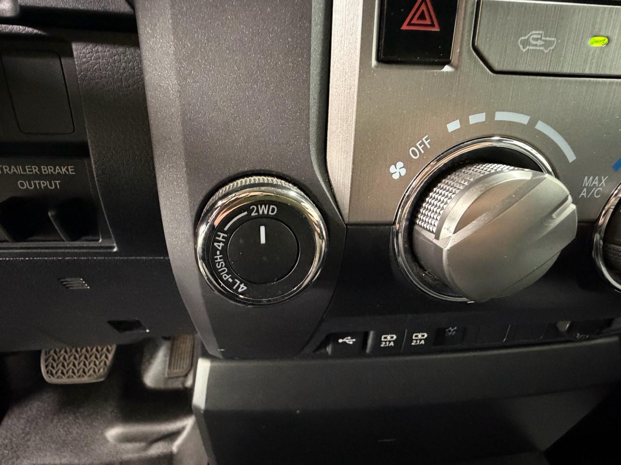 Toyota Tundra Tundra-Grade 5.7L 4WD 2021