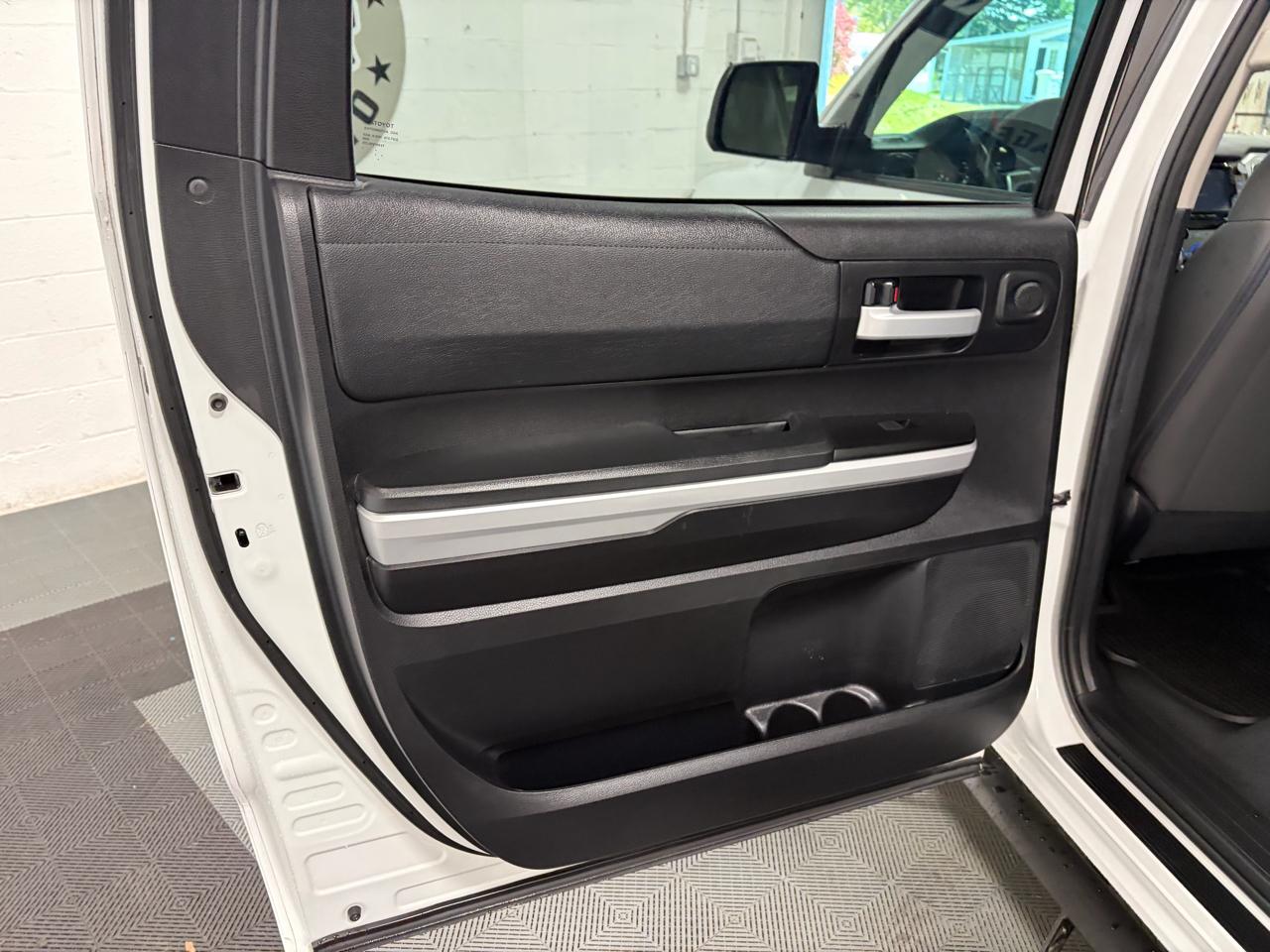 Toyota Tundra SR5 5.7L V8 CrewMax 4WD 2020