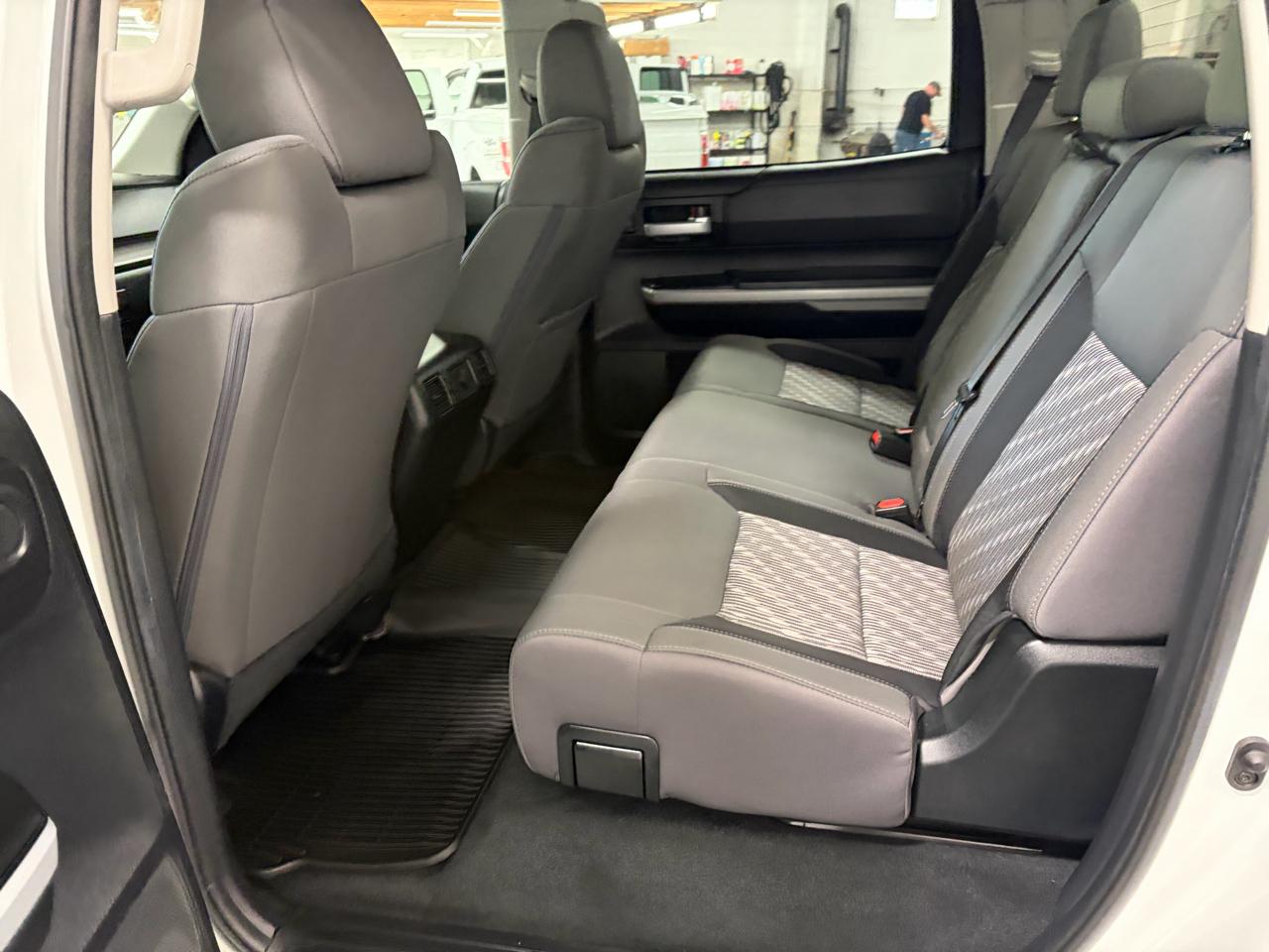 Toyota Tundra SR5 5.7L V8 CrewMax 4WD 2020
