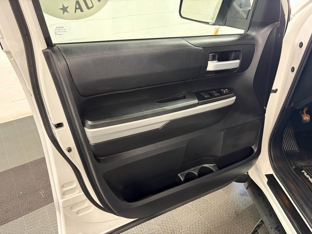 Toyota Tundra SR5 5.7L V8 CrewMax 4WD 2020