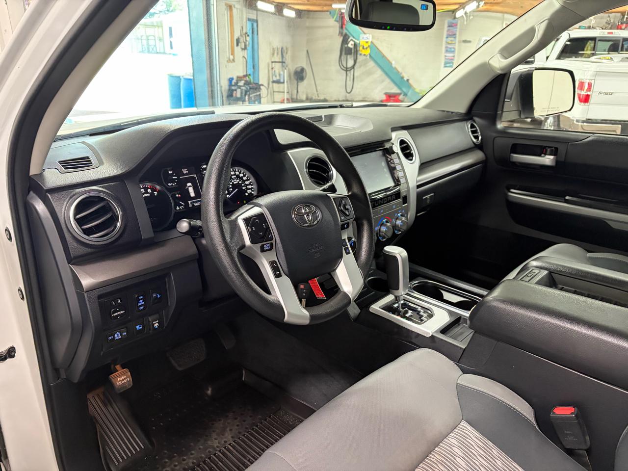 Toyota Tundra SR5 5.7L V8 CrewMax 4WD 2020