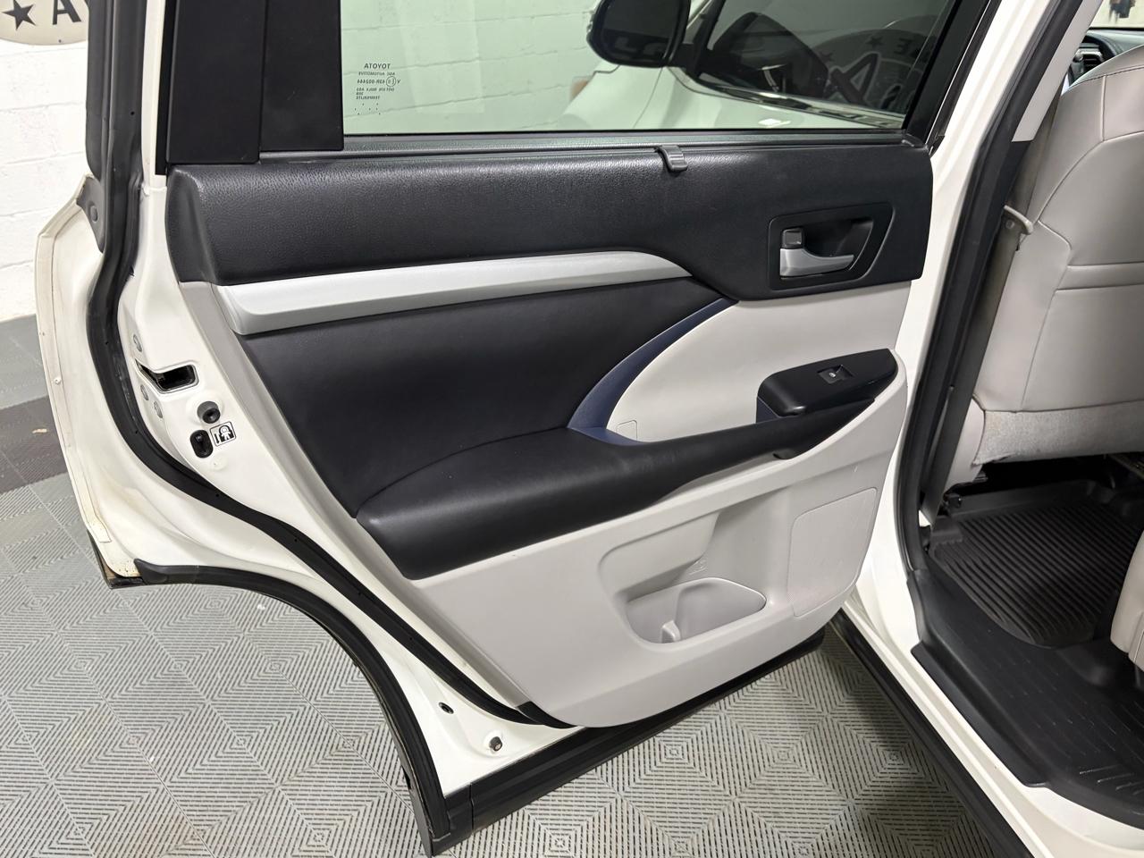 Toyota Highlander XLE AWD V6 2016