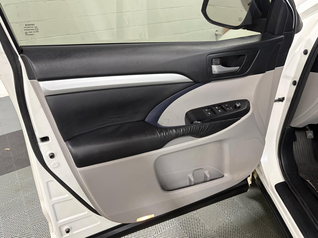 Toyota Highlander XLE AWD V6 2016