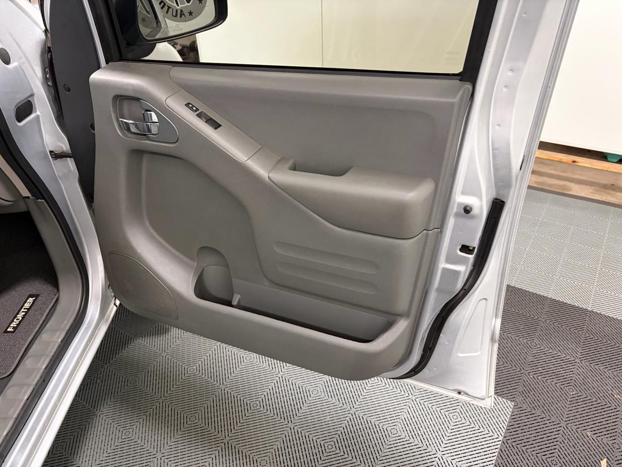 Nissan Frontier 4WD King Cab Auto SV 2021