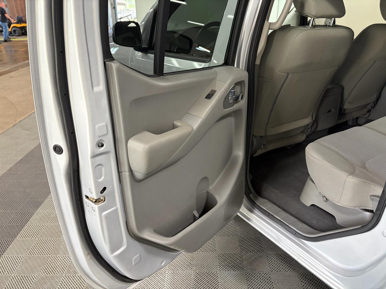 Nissan Frontier 4WD King Cab Auto SV 2021