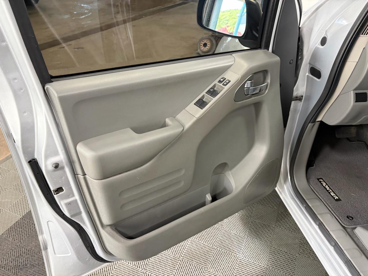 Nissan Frontier 4WD King Cab Auto SV 2021