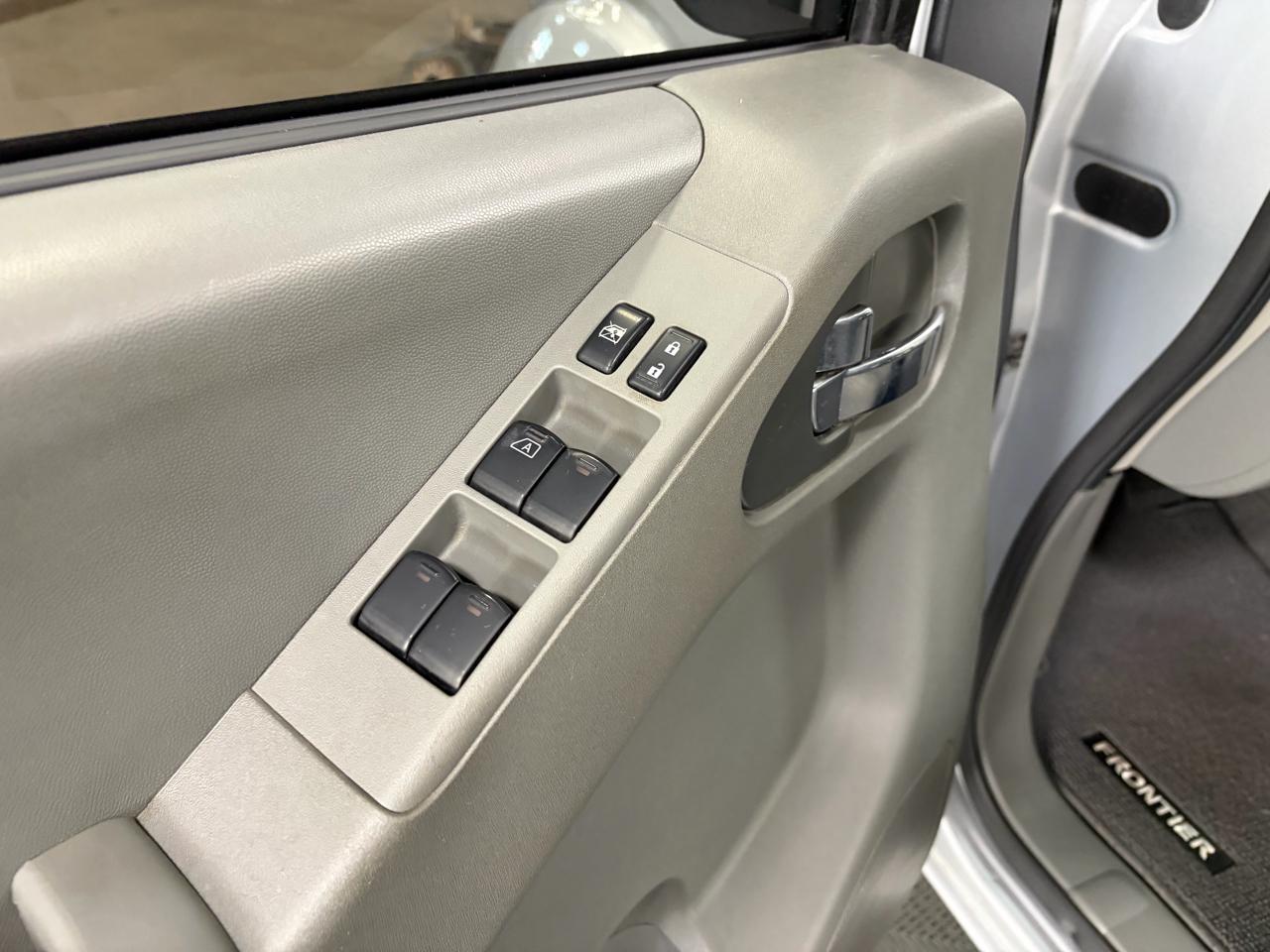 Nissan Frontier 4WD King Cab Auto SV 2021