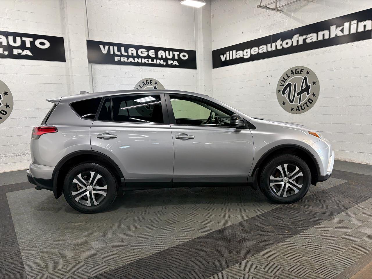 Toyota RAV4 LE AWD 2018