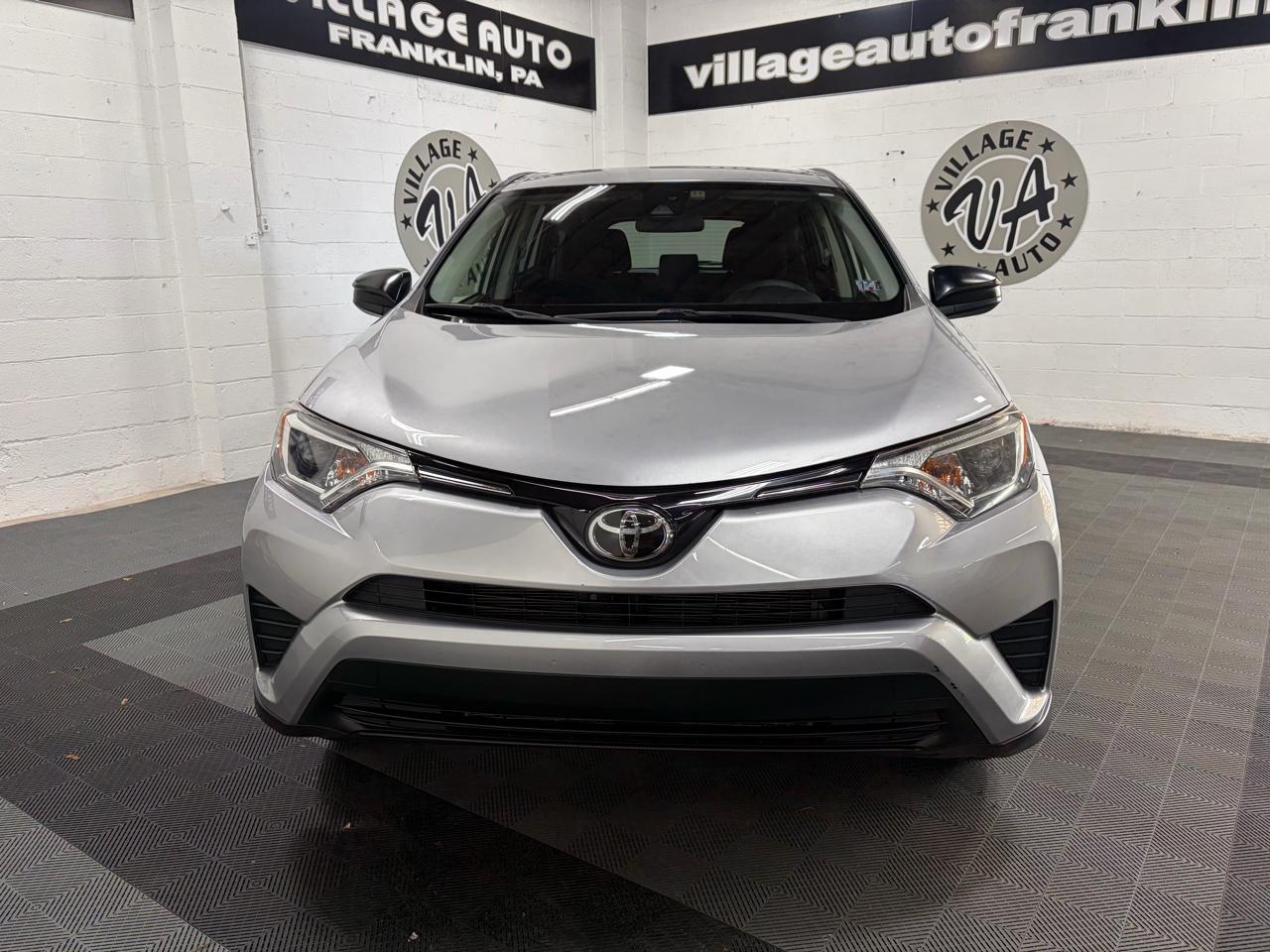 Toyota RAV4 LE AWD 2018