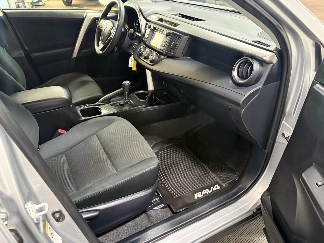 Toyota RAV4 LE AWD 2018