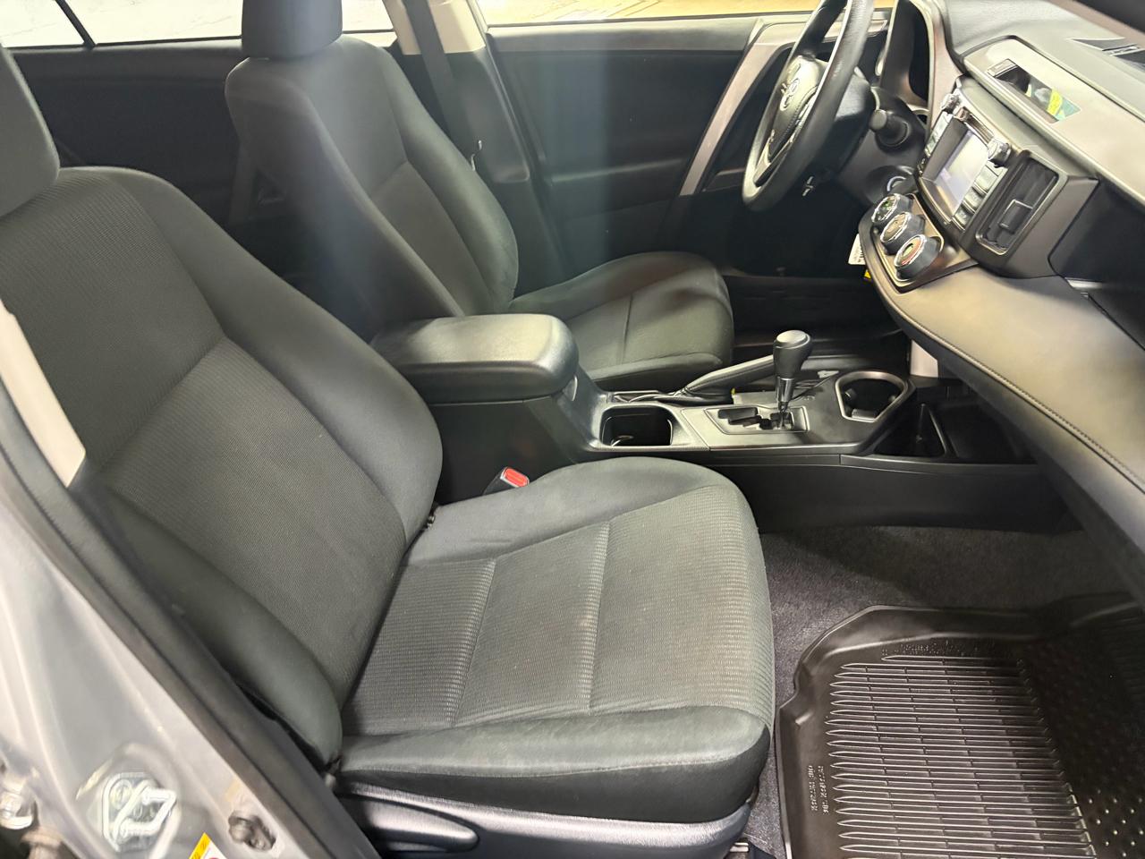 Toyota RAV4 LE AWD 2018