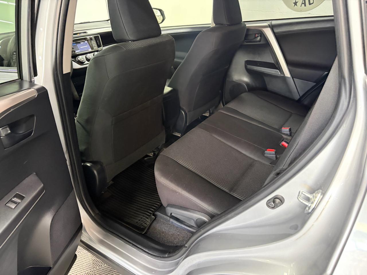 Toyota RAV4 LE AWD 2018