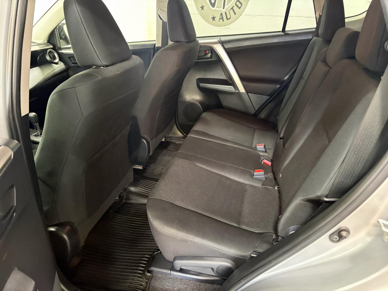 Toyota RAV4 LE AWD 2018