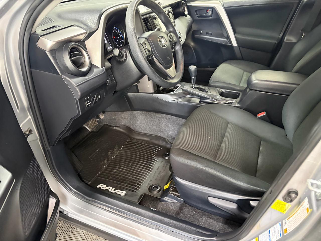 Toyota RAV4 LE AWD 2018
