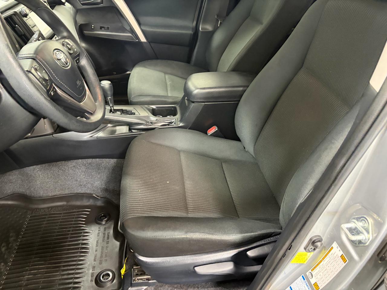 Toyota RAV4 LE AWD 2018